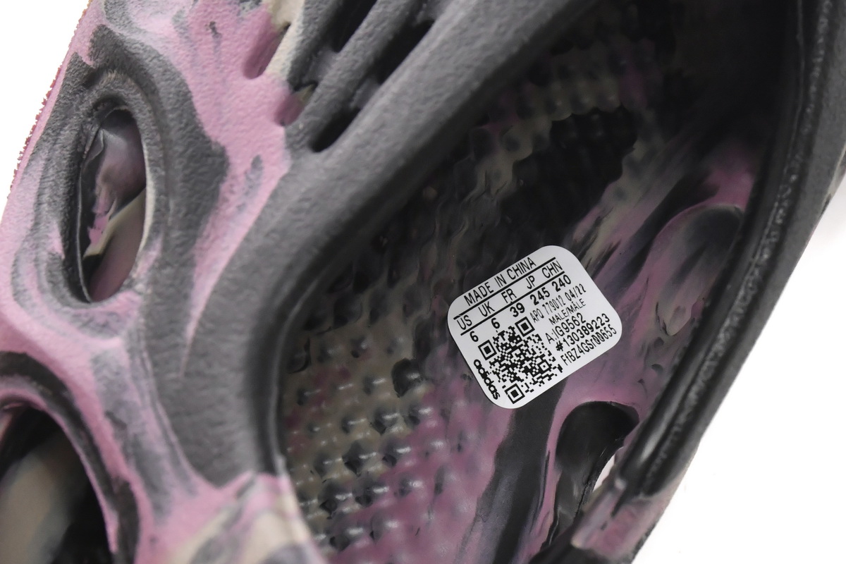 adidas Yeezy Foam Runner MX Carbon   IG9562