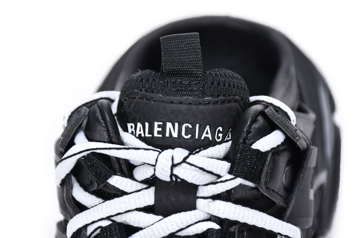 Ba***ci*ga Track Black  653813 W3CP3 1000