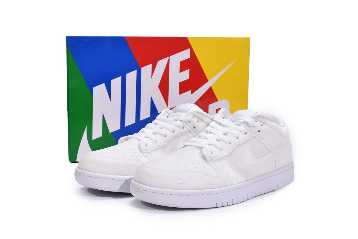 Dover Street Market x Nike Dunk Low Triple White   DH2686-100
