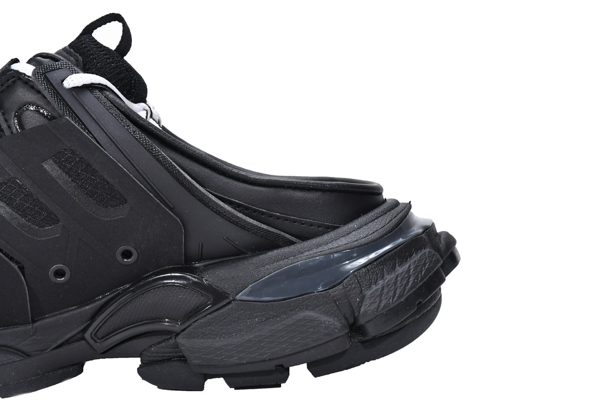 Ba***ci*ga Track Black  653813 W3CP3 1000