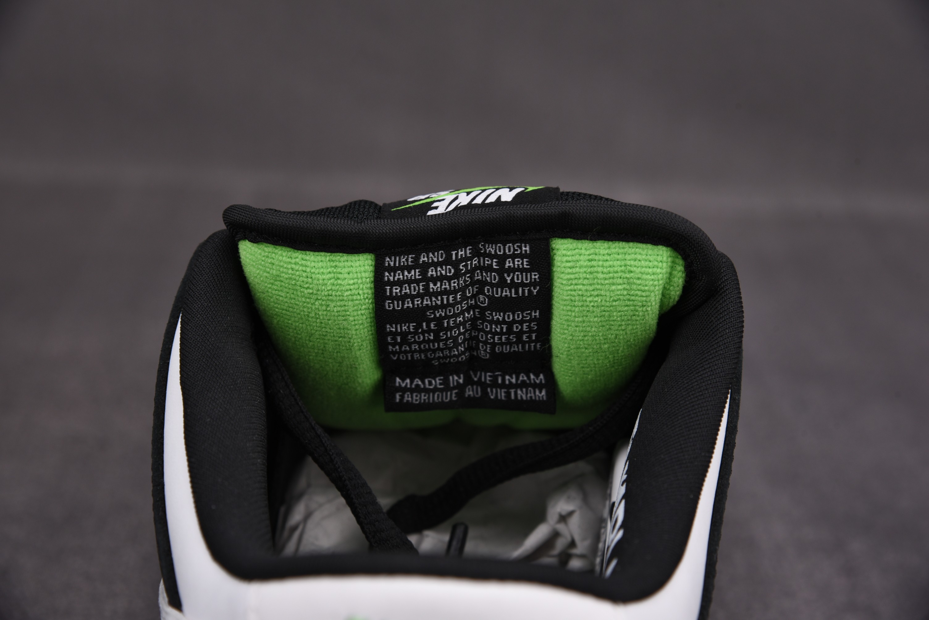 M Batch  Staple x Nike SB Dunk Low “Panda Pigeon”   BV1310-013