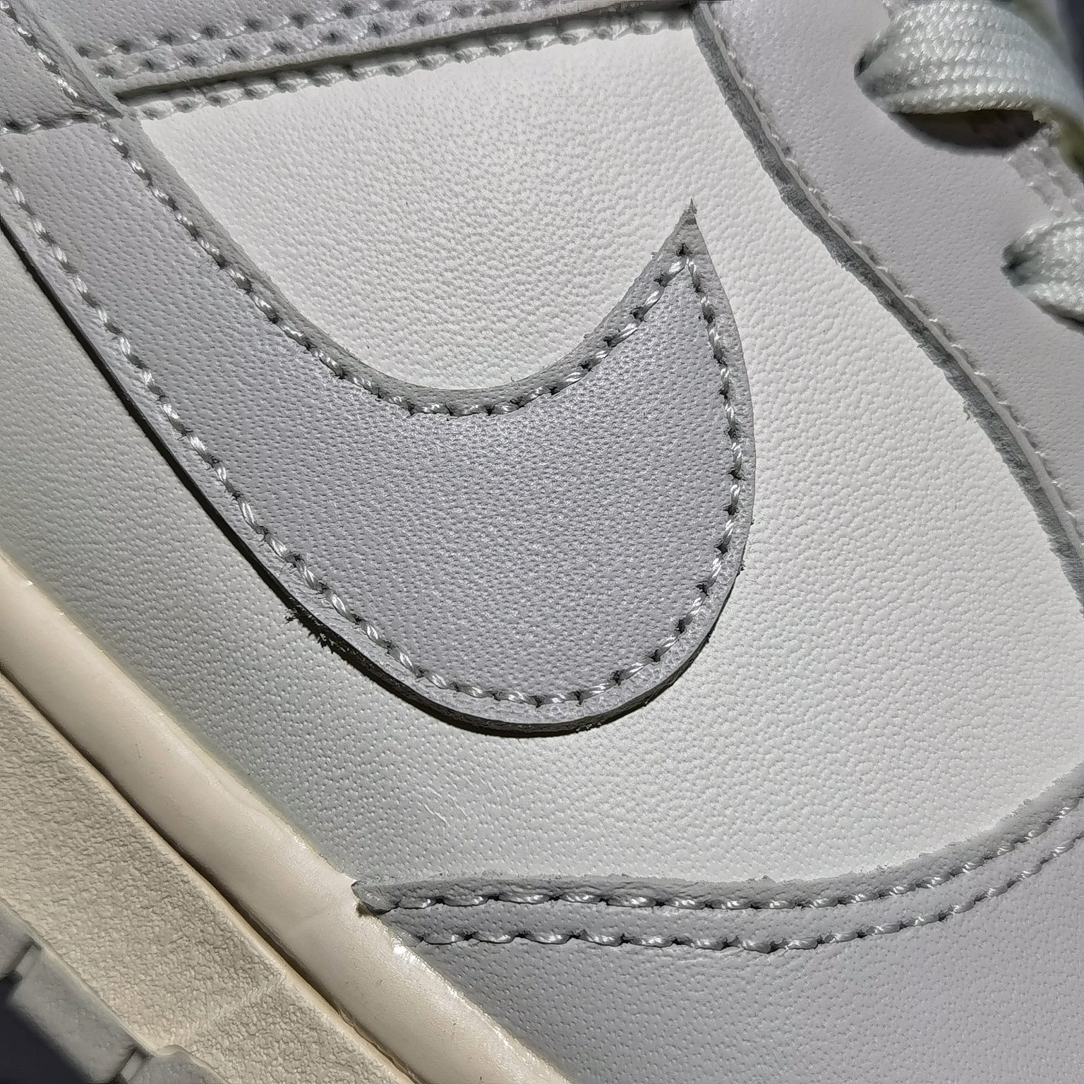 M Batch   Dunk Low Light Bone DD150-107