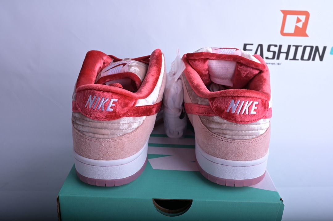 Nike SB Dunk Low Pro Valentines Day   CT2552 800