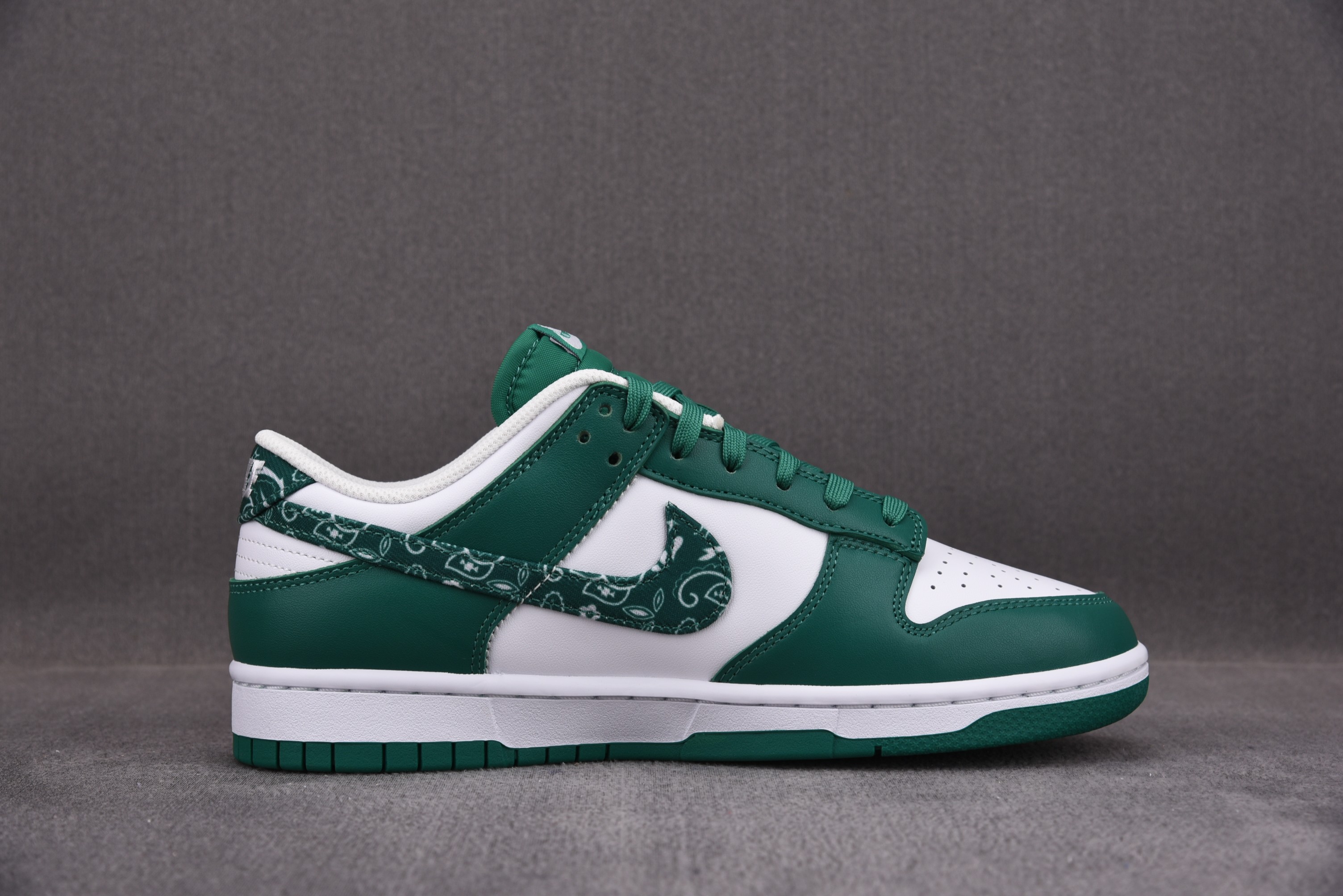 M Batch   Nike Dunk Low ESS Green Paisley   DH4401-102