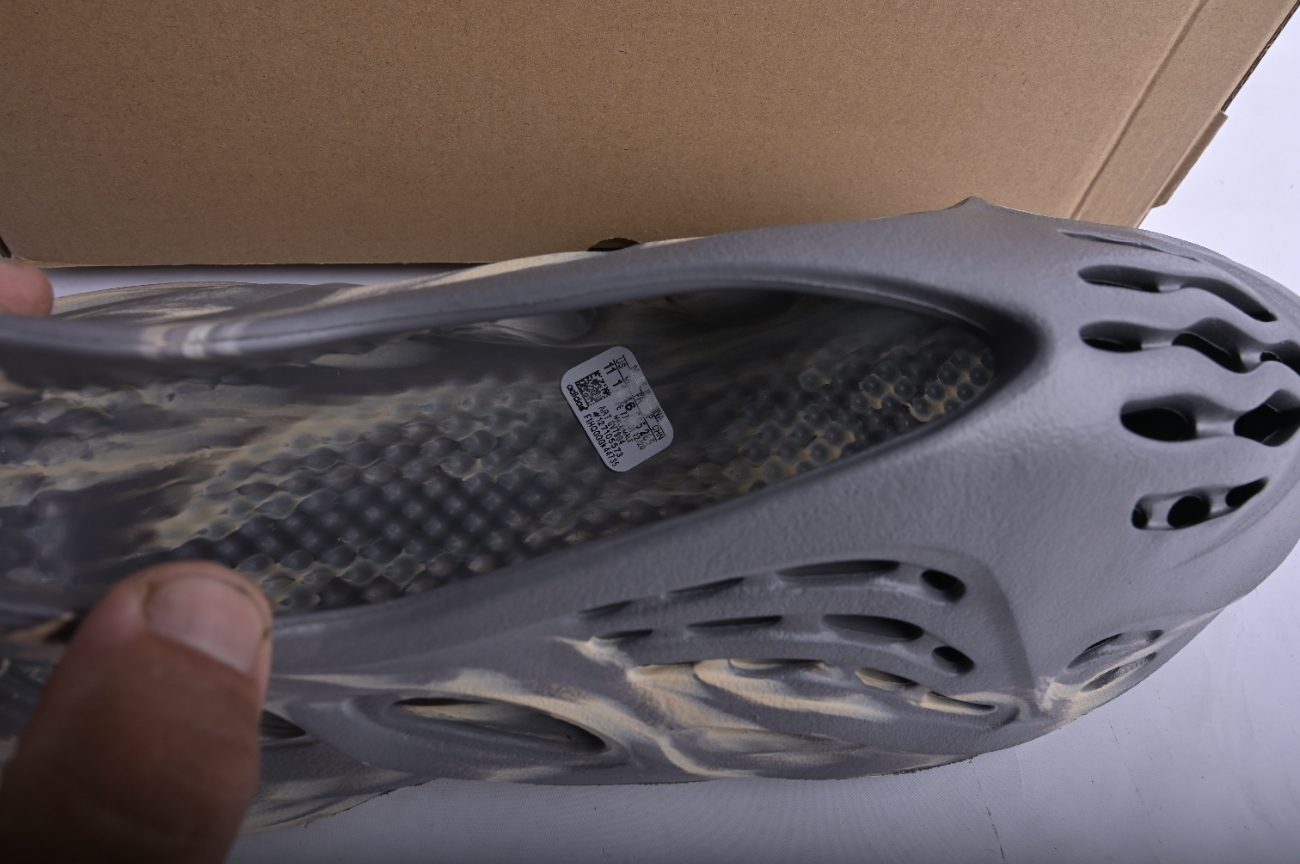 adidas Yeezy Foam Runner MXT Moon Grey  GV7904
