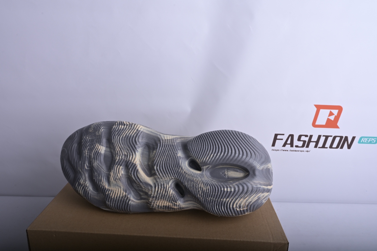 adidas Yeezy Foam Runner MXT Moon Grey  GV7904