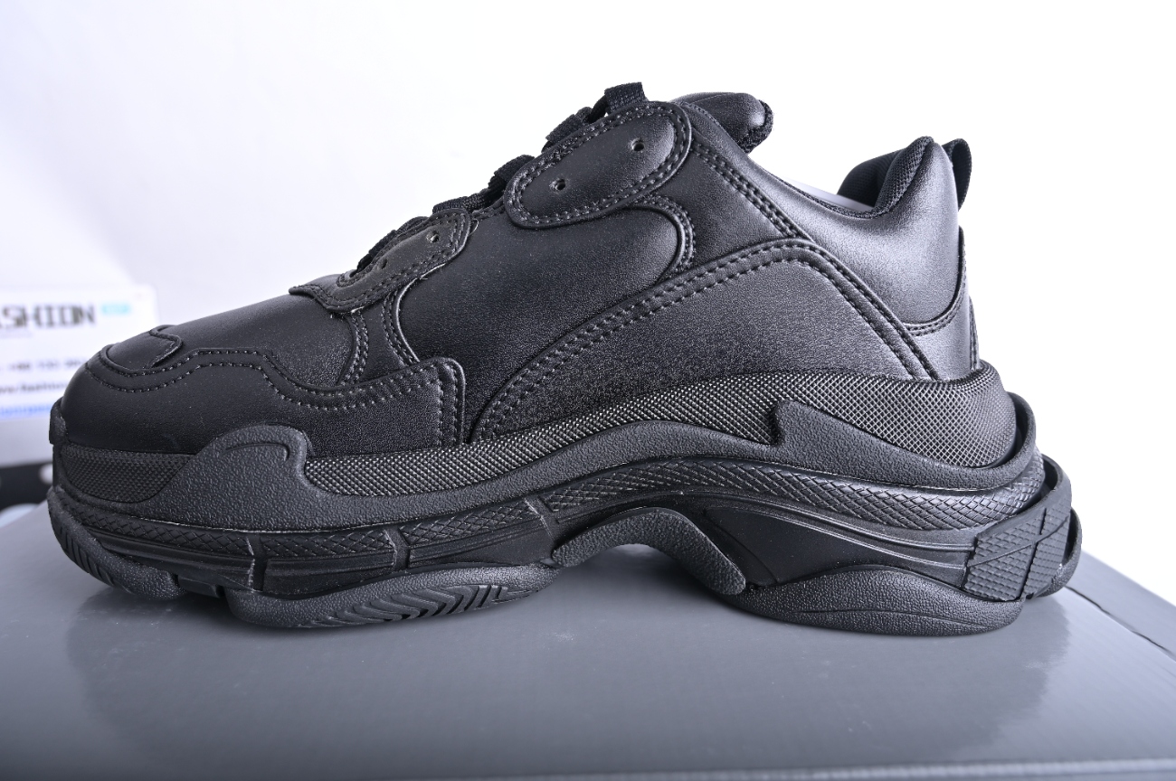 Ba***ci*ga Triple S Black  541624 W0901 1000