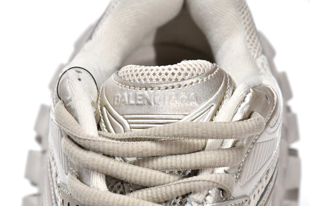Ba***ci*ga Defender Beige  685611 W2RA6 9700