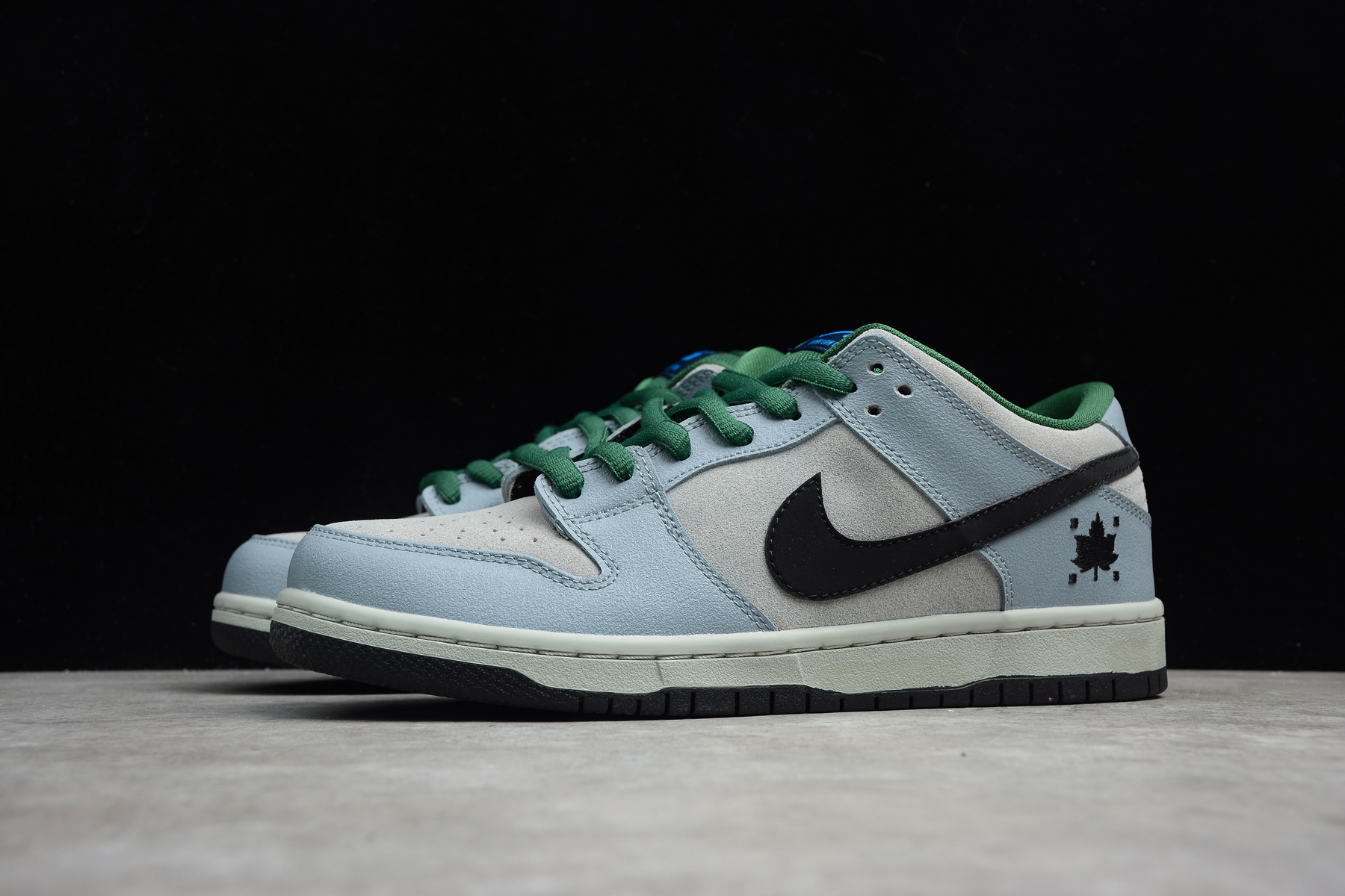 Nike SB Dunk Low Maple Leaf 313170-021
