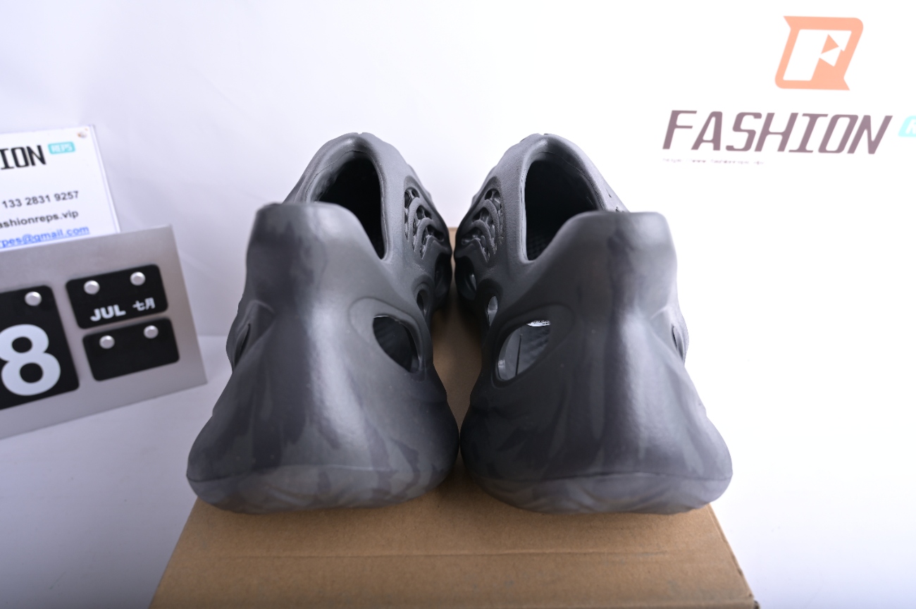 adidas originals Yeezy Foam Runner Onyx HP8739