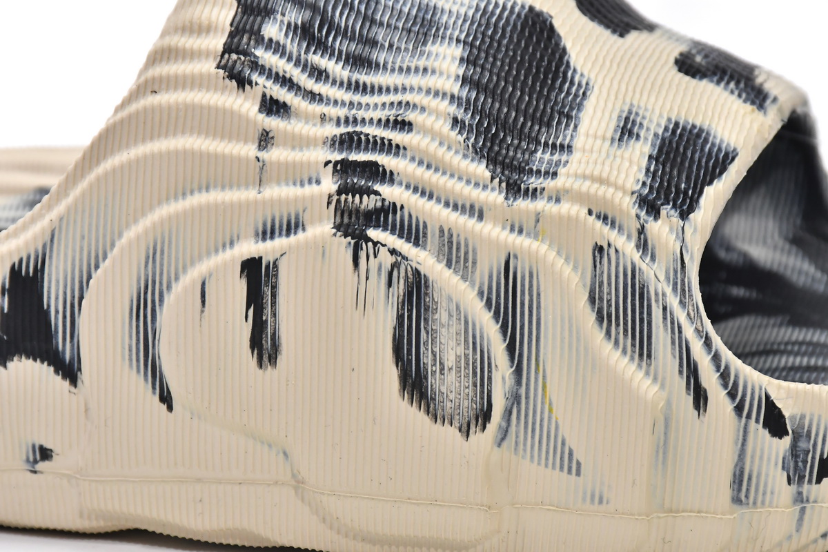 adidas originals Adilette 22 Slides Carbon   GX6947