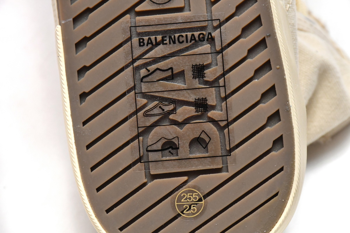 Ba***ci*ga Paris High Destroyed - White   688752 W3RC4 9090