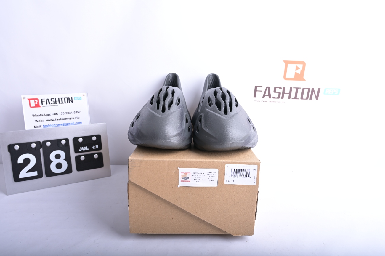 adidas originals Yeezy Foam Runner Onyx HP8739