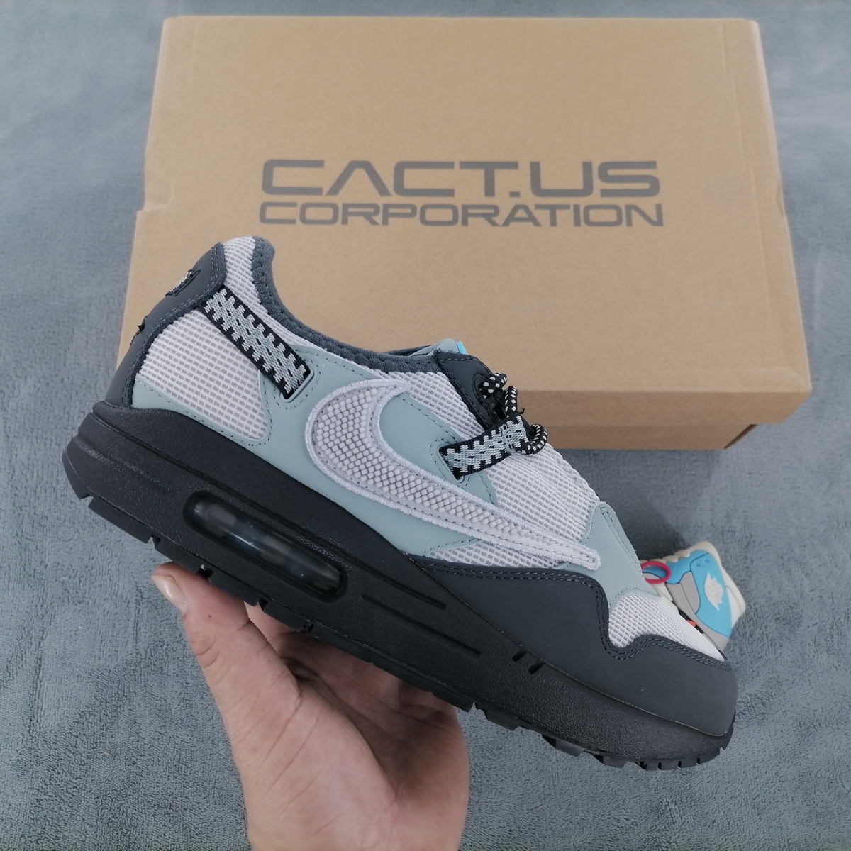 Travis Scott x Nike Air Carbon Light BlueBarb   DO9392-001