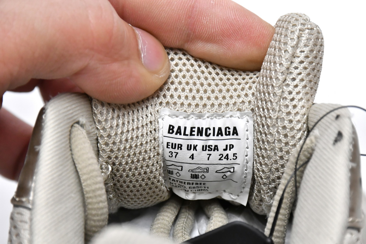 Ba***ci*ga Defender Beige  685611 W2RA6 9700