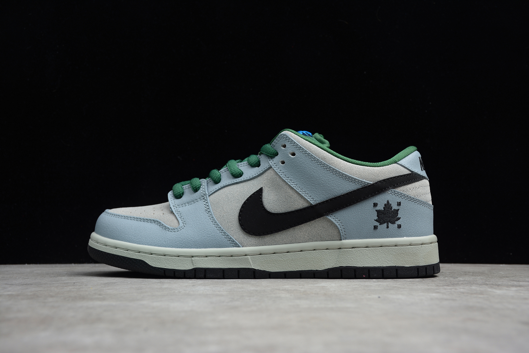 Nike SB Dunk Low Maple Leaf 313170-021