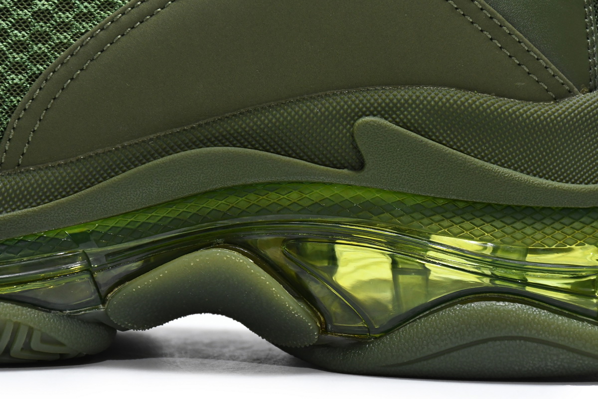 Ba***ci*ga Triple S Pitch Green  541624 W2GA1 2325