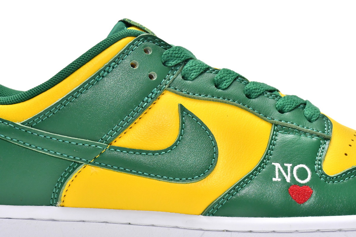 Supreme x Nike SB Dunk Low Brazil DO7412-983