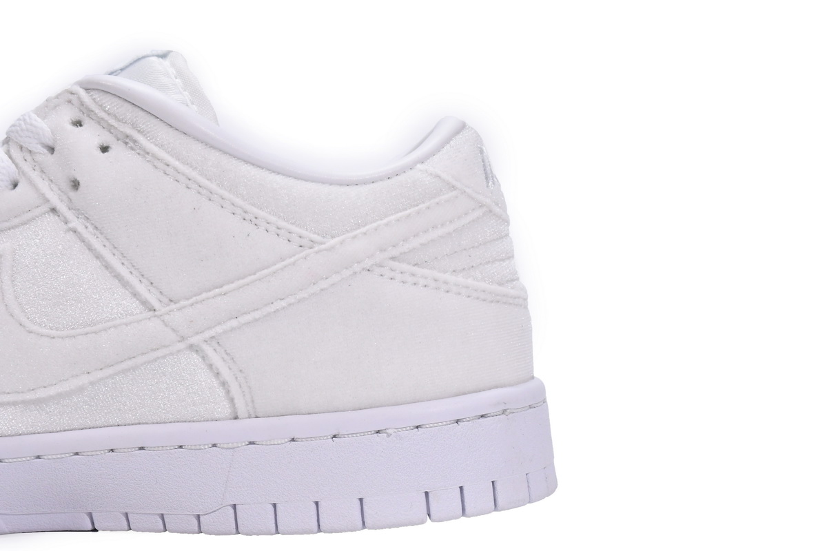 Dover Street Market x Nike Dunk Low Triple White   DH2686-100