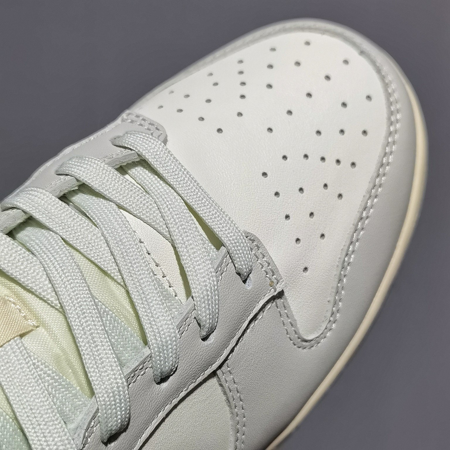 M Batch   Dunk Low Light Bone DD150-107