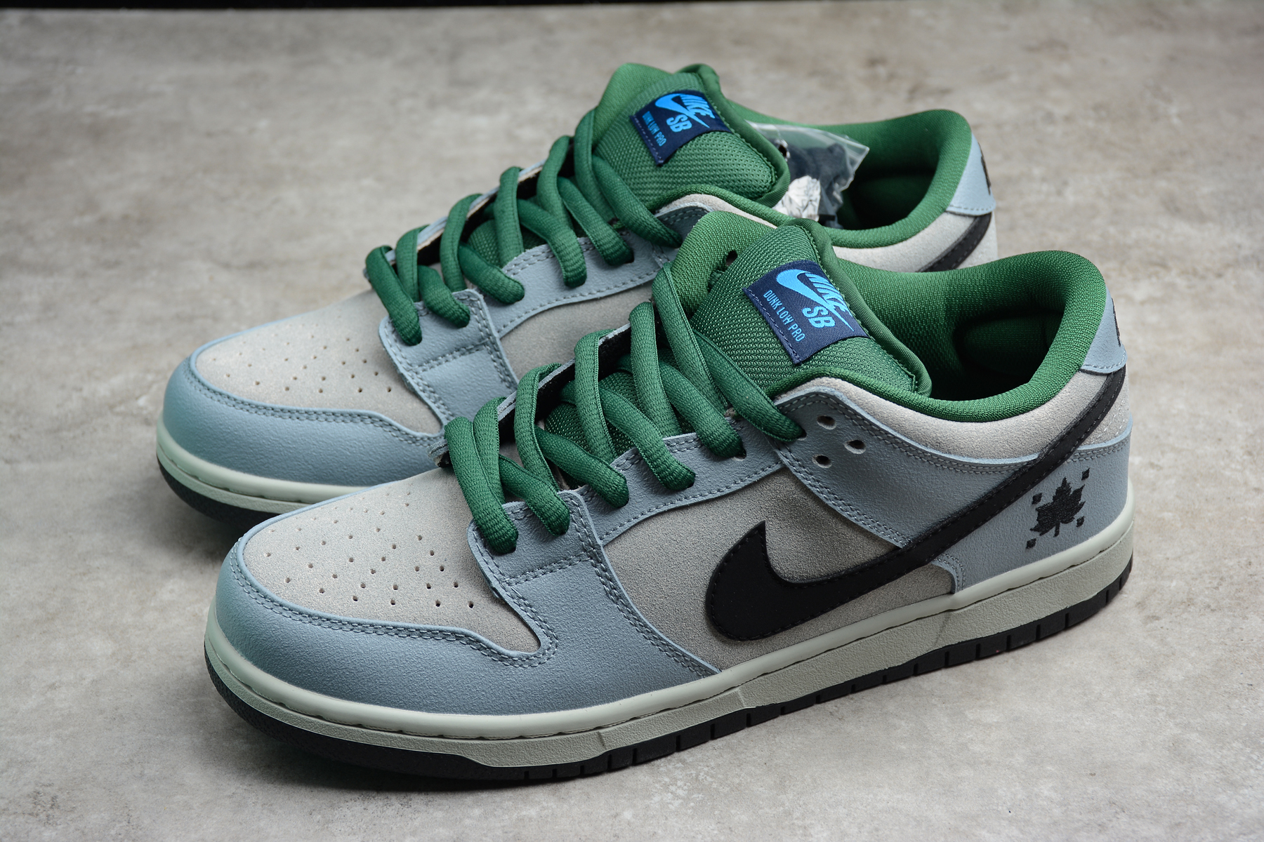 Nike SB Dunk Low Maple Leaf 313170-021