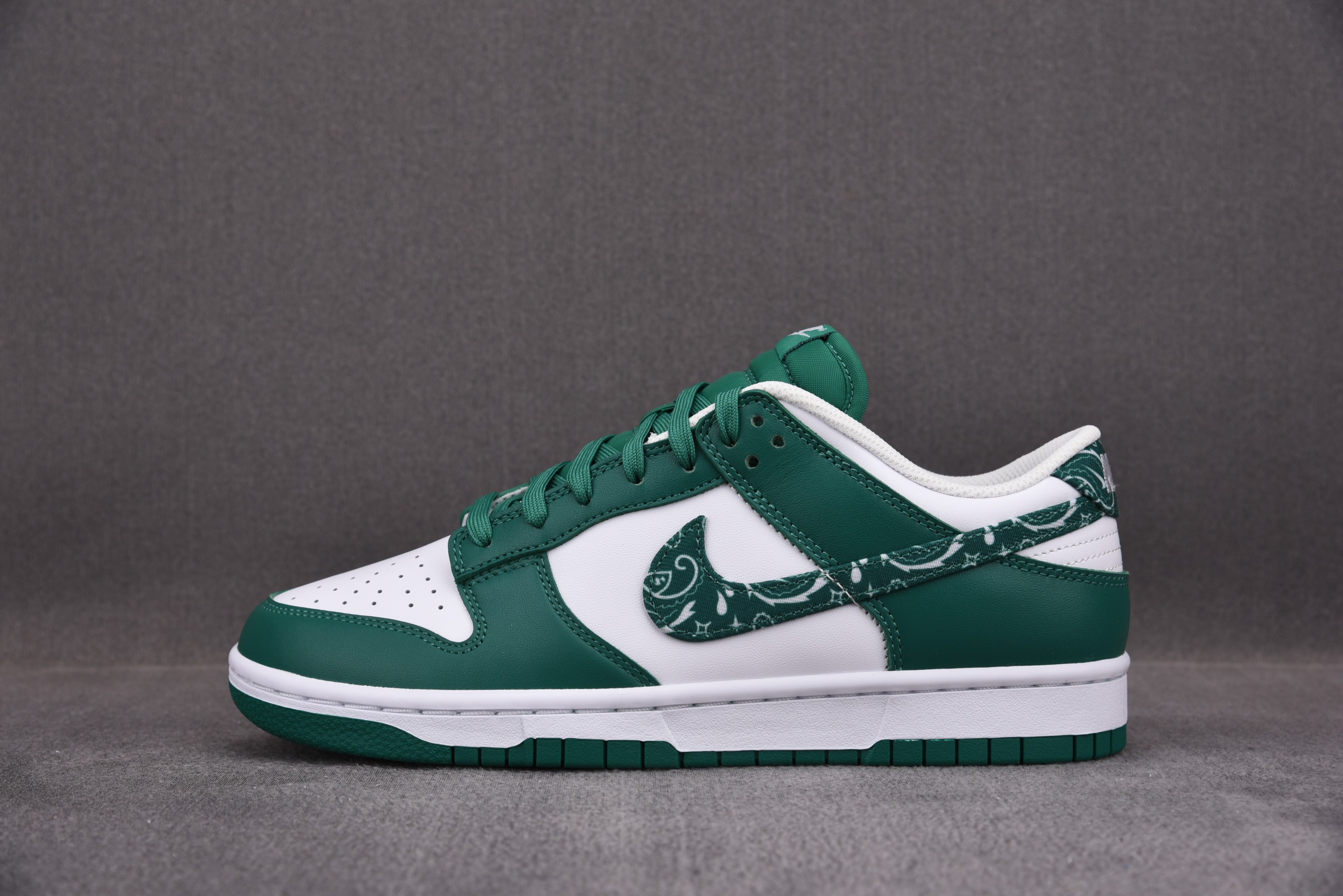 M Batch   Nike Dunk Low ESS Green Paisley   DH4401-102