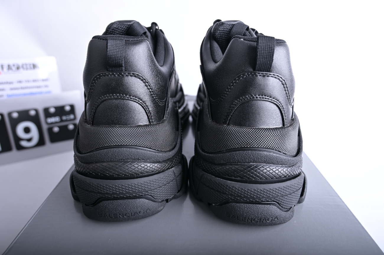 Ba***ci*ga Triple S Black  541624 W0901 1000
