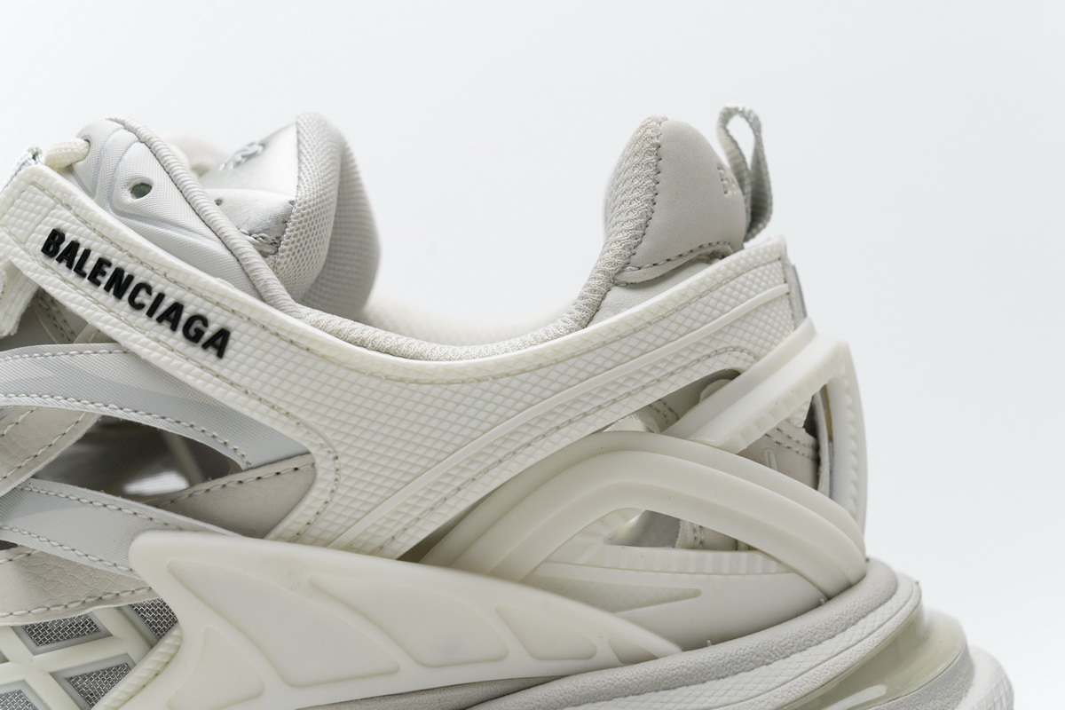 Ba***ci*ga Track 2 Sneaker White   570391 W2GN2 9000
