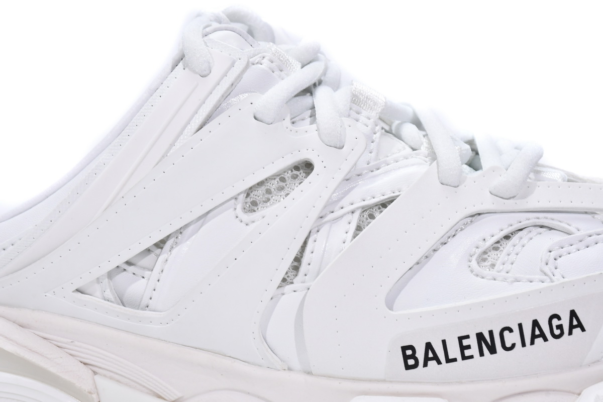 Ba***ci*ga Track White 653813 W3CP3 900