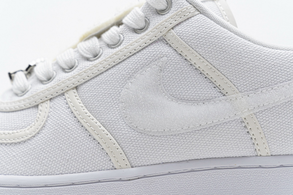 Travis Scott x Nike Air Force 1“White” AQ4211-100