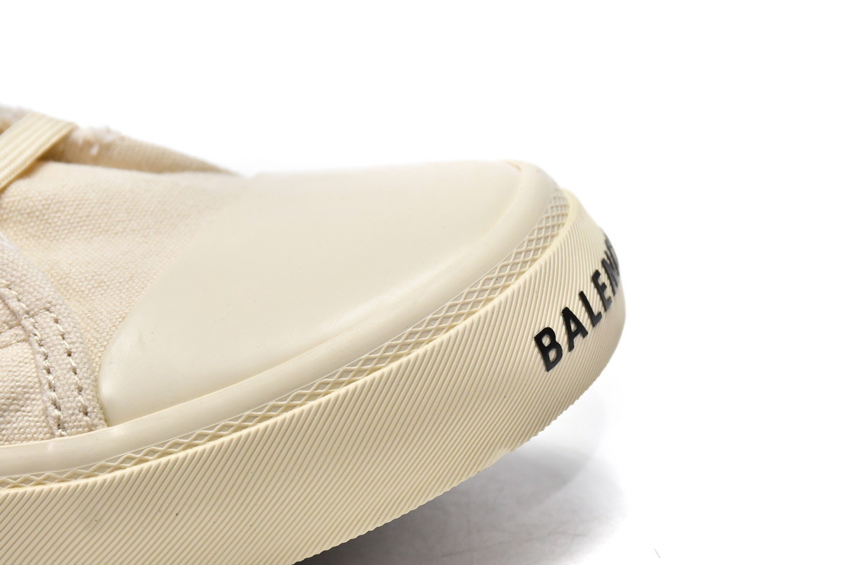Ba***ci*ga Paris High Destroyed - White   688752 W3RC4 9090