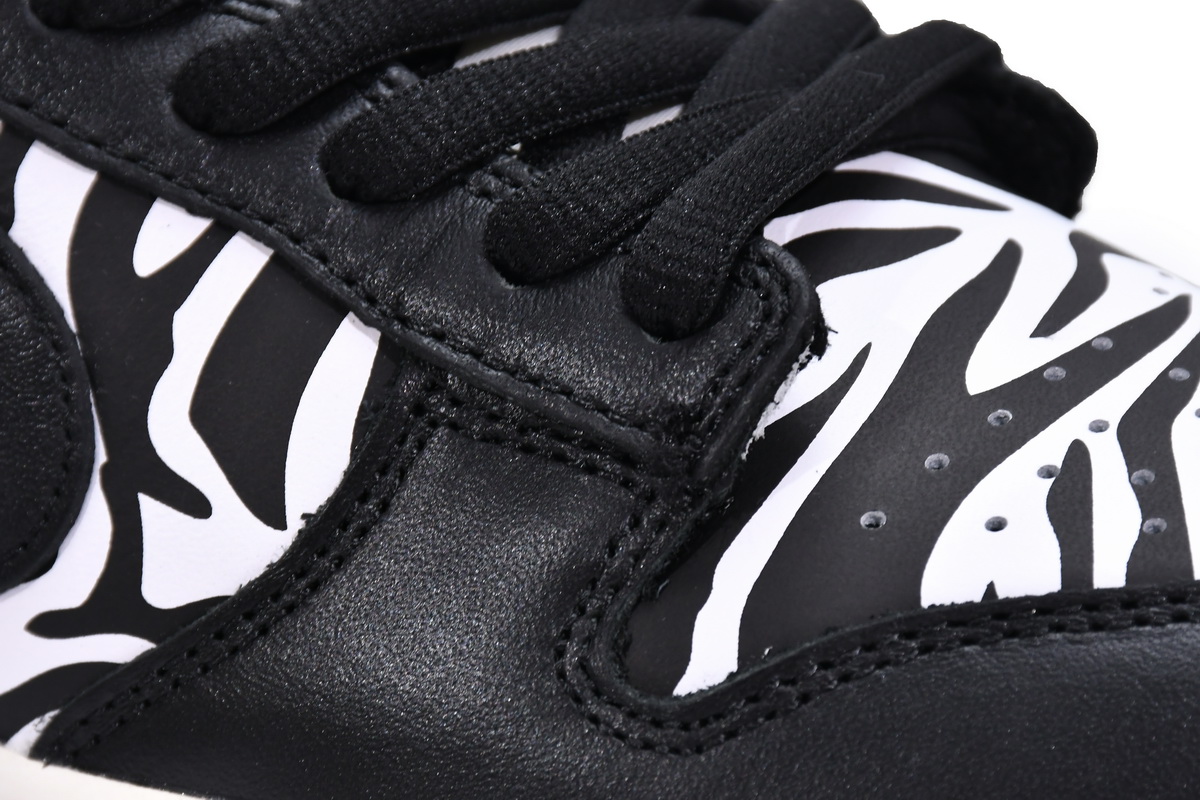 Quartersnacks x Nike SB Dunk Low Zebra    DM3510-001