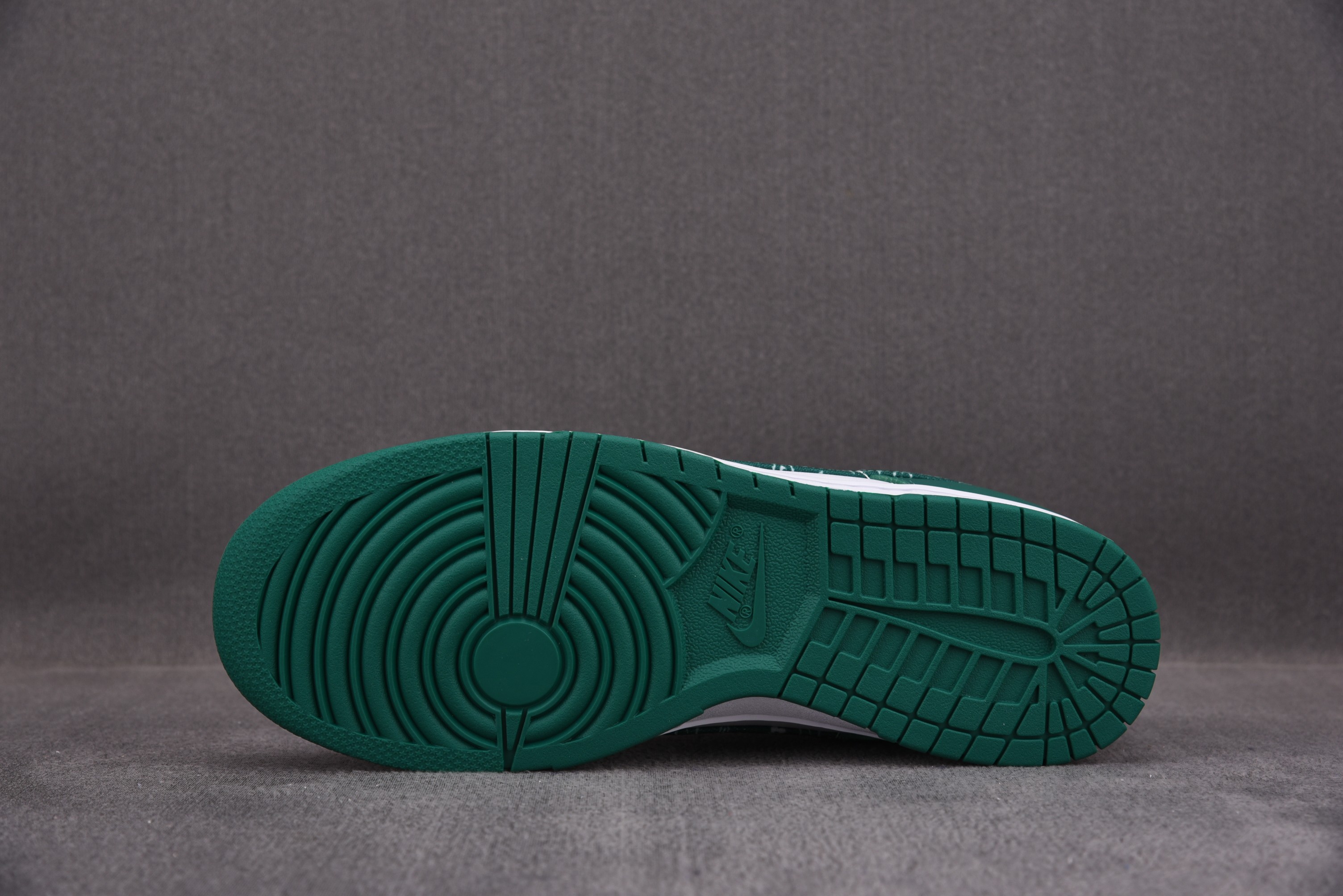 M Batch   Nike Dunk Low ESS Green Paisley   DH4401-102
