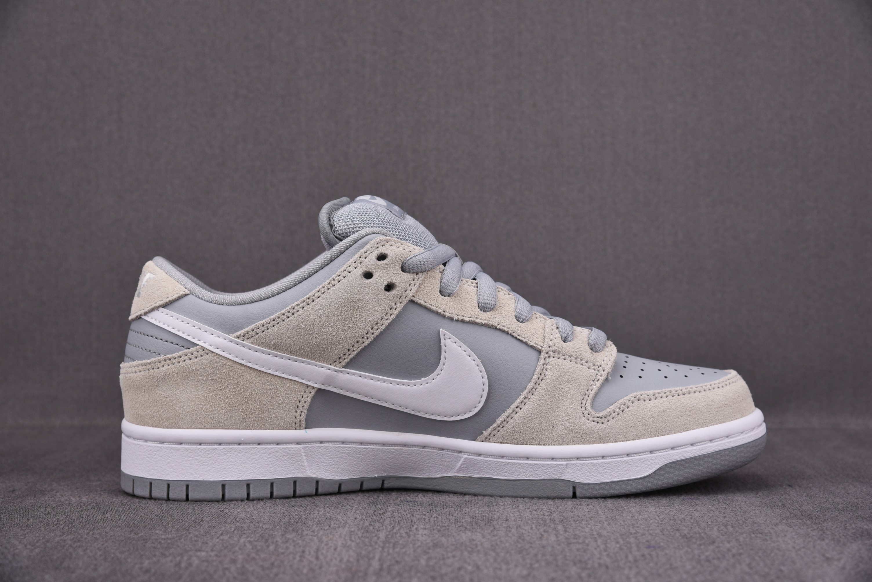 M Batch  Nike SB Dunk Low TRD “Summit White”  AR0778-110
