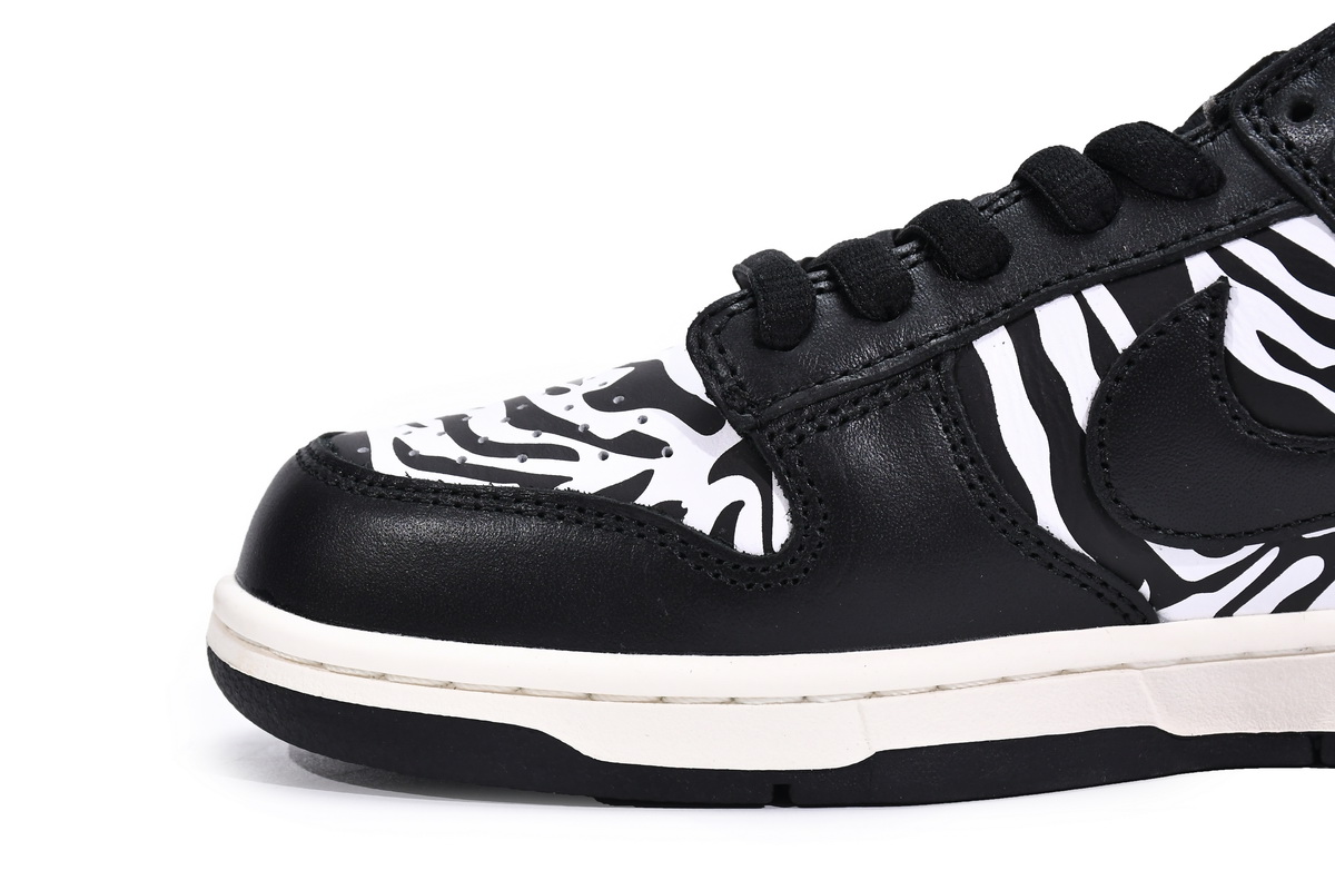 Quartersnacks x Nike SB Dunk Low Zebra    DM3510-001