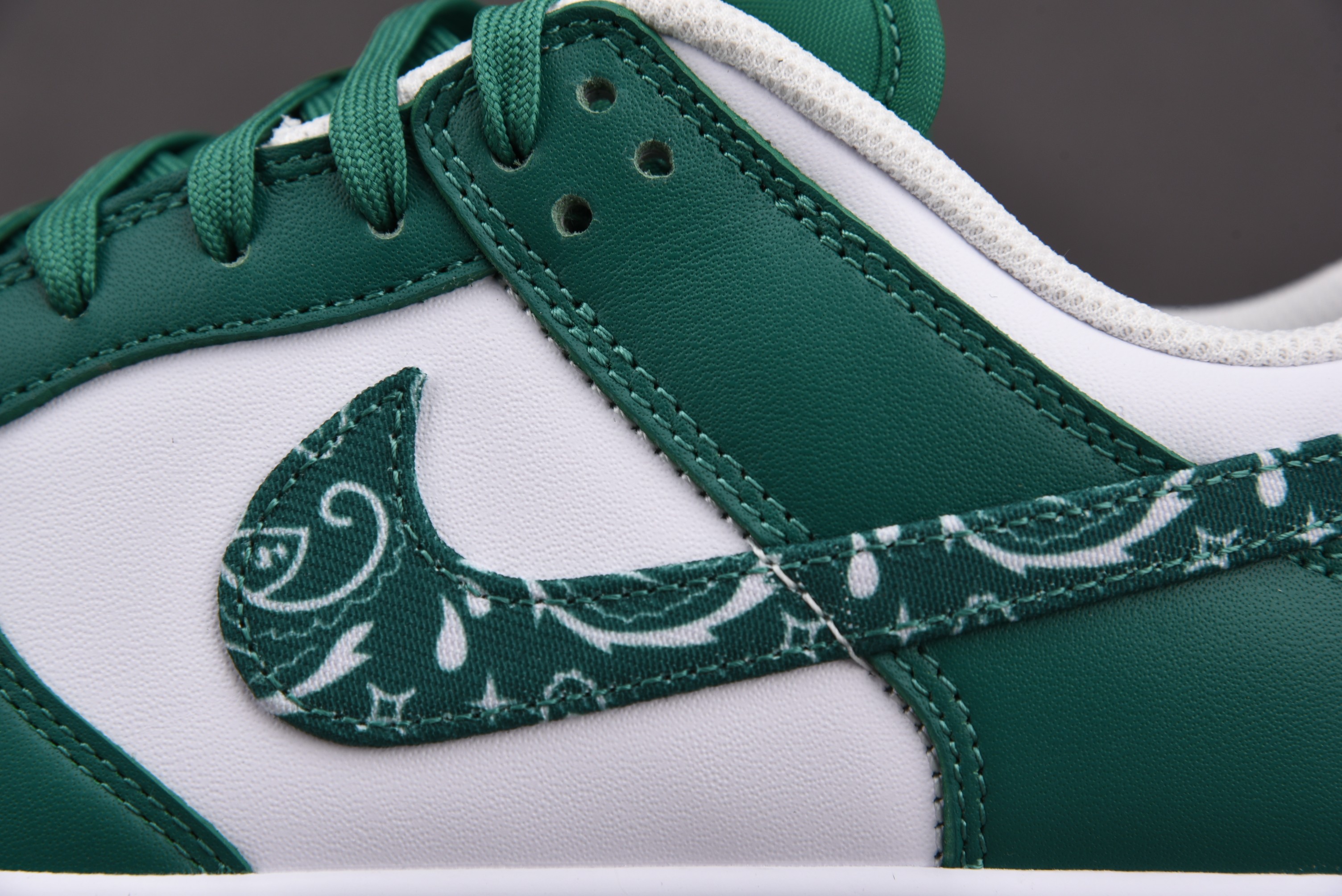 M Batch   Nike Dunk Low ESS Green Paisley   DH4401-102