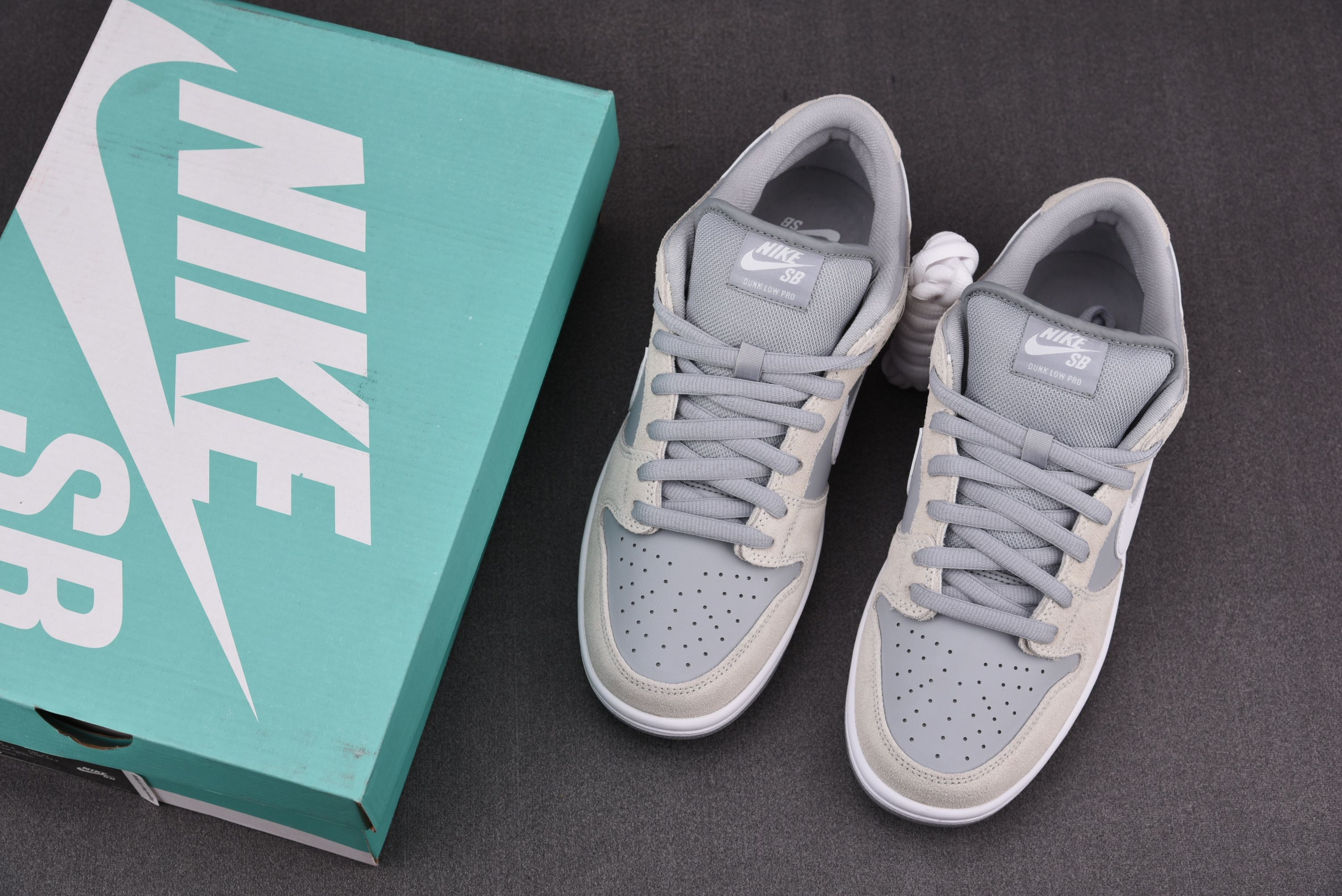 M Batch  Nike SB Dunk Low TRD “Summit White”  AR0778-110