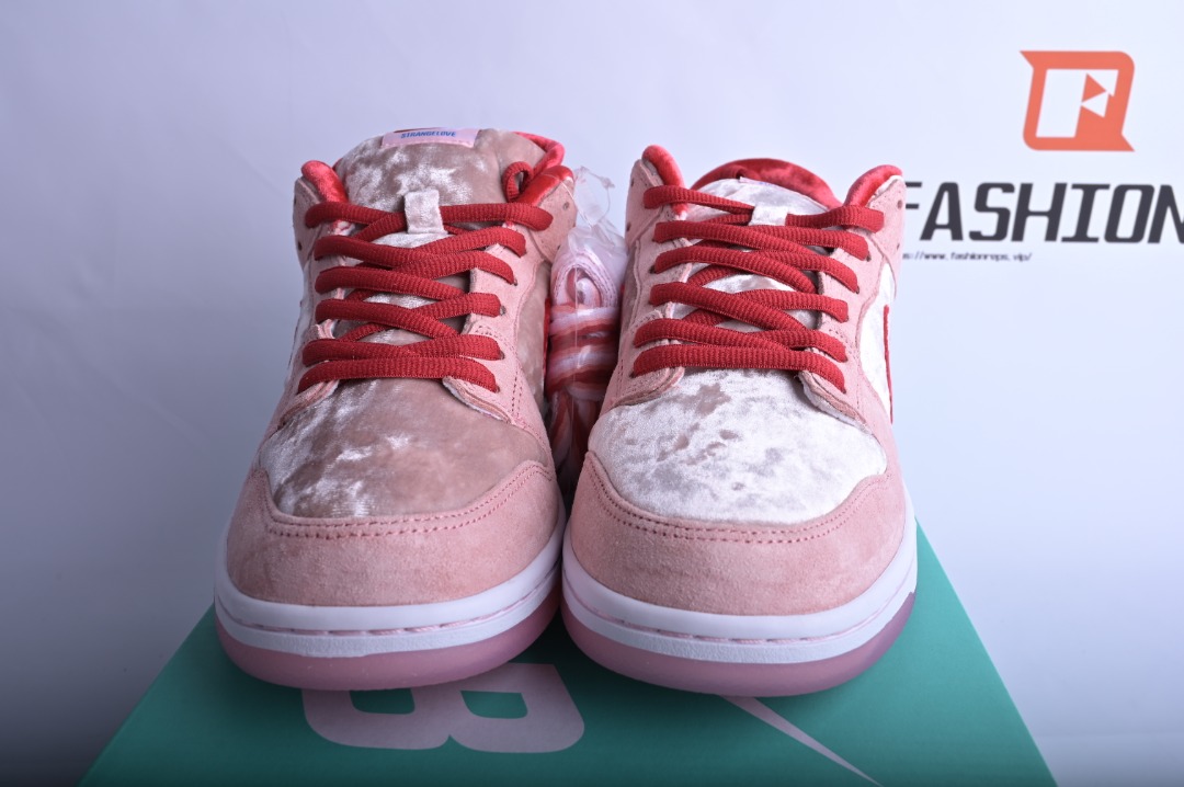 Nike SB Dunk Low Pro Valentines Day   CT2552 800