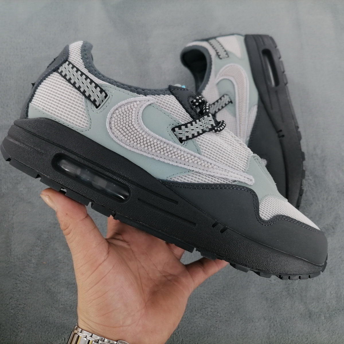 Travis Scott x Nike Air Carbon Light BlueBarb   DO9392-001