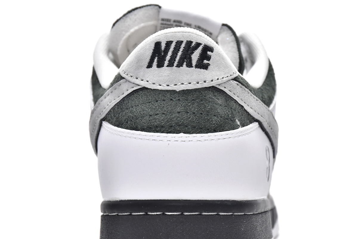 Otomo Katsuhiro x Nike SB Dunk Low Pro Kobe  LF2428-001
