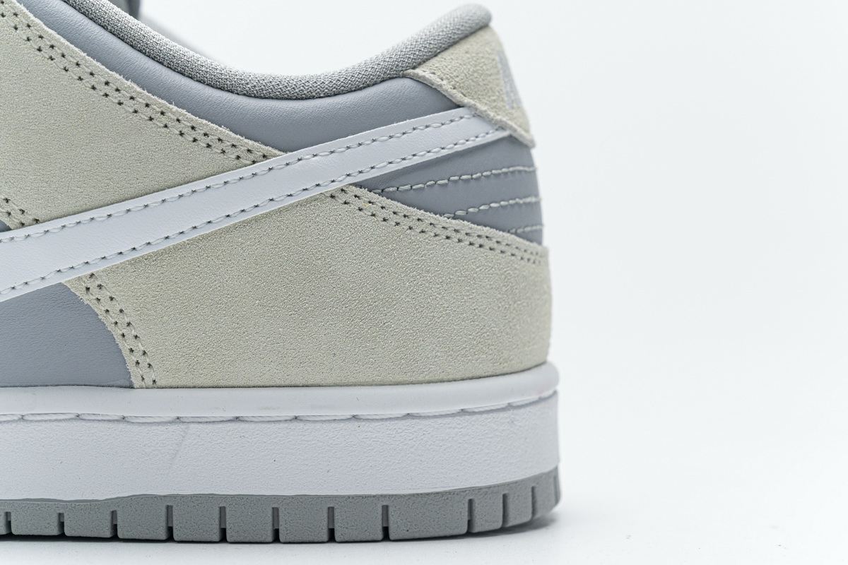 Nike SB Dunk Low TRD “Summit White”  AR0778-110