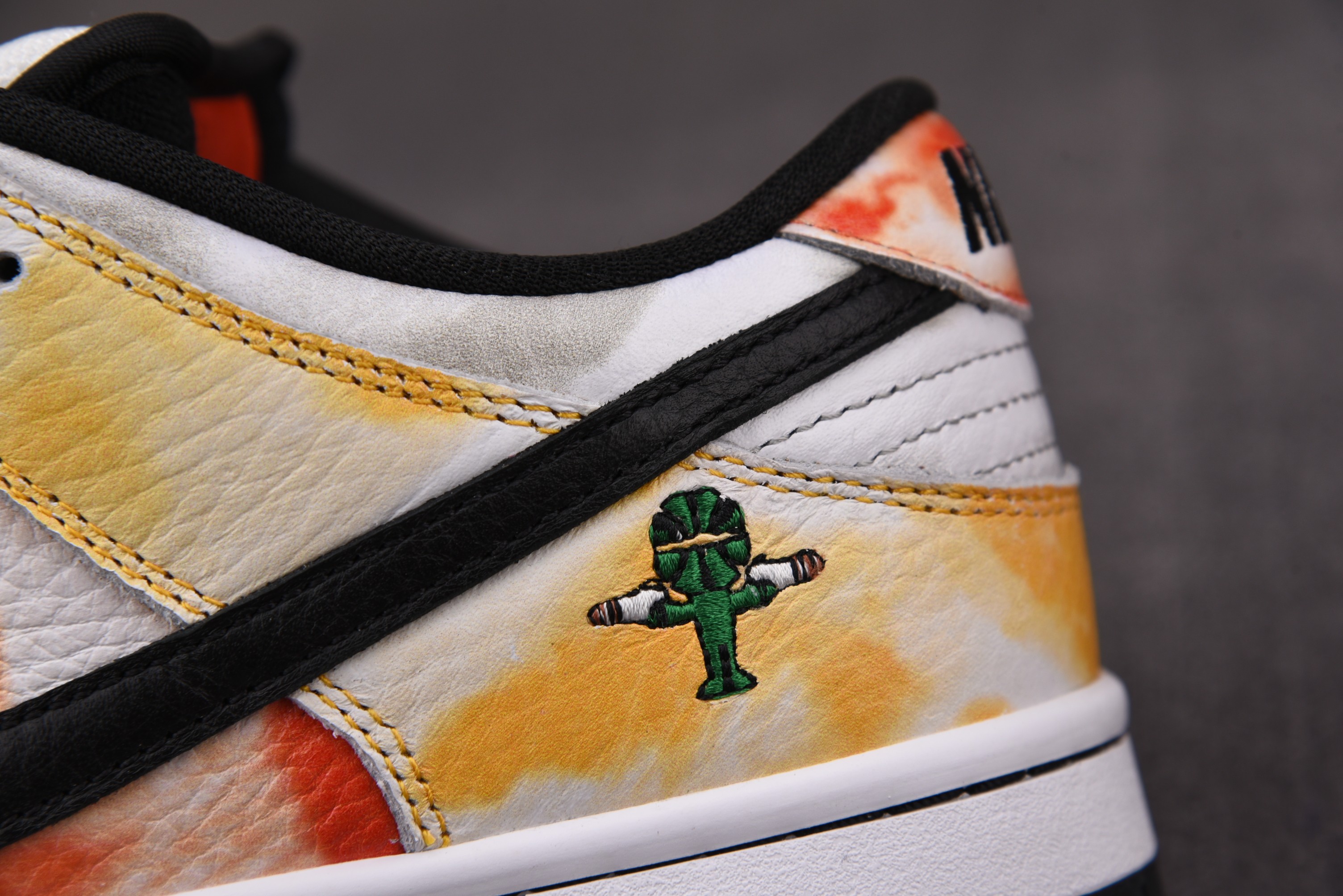 M Batch  Nike SB Dunk Low Pro QS   BQ6832-101