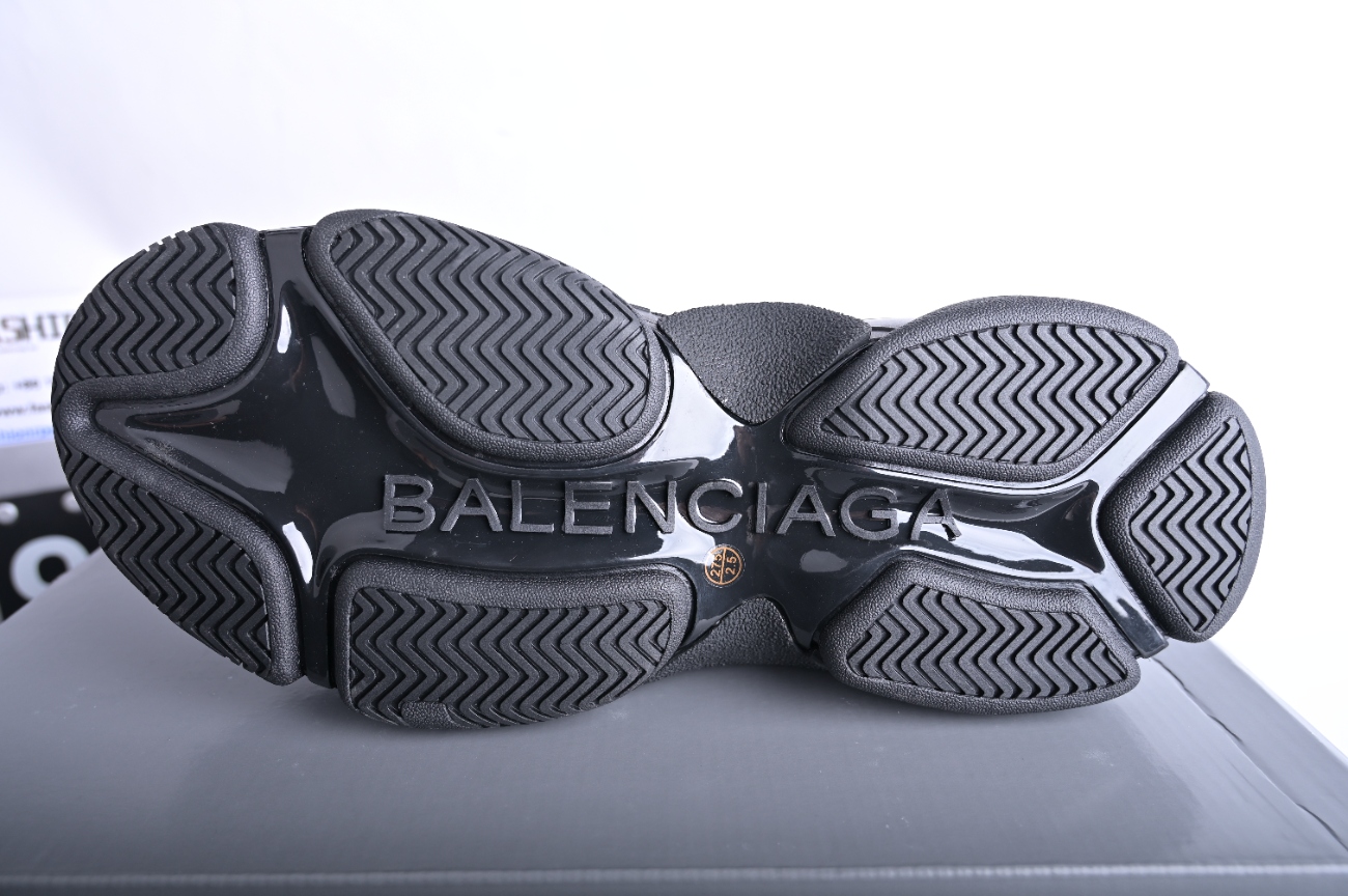 Ba***ci*ga Triple S Black  541624 W0901 1000
