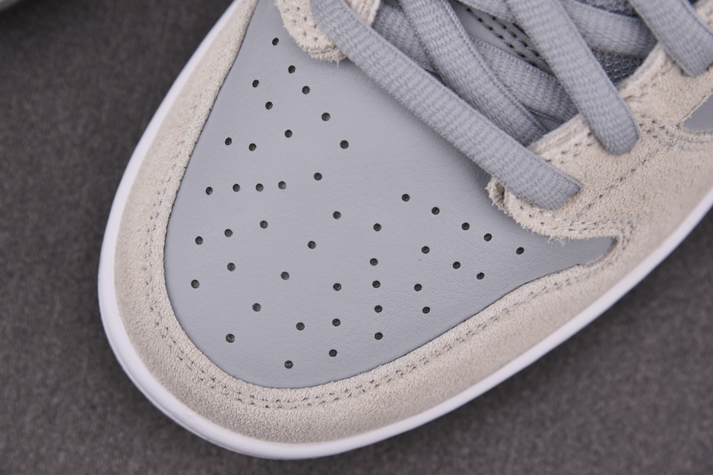 M Batch  Nike SB Dunk Low TRD “Summit White”  AR0778-110