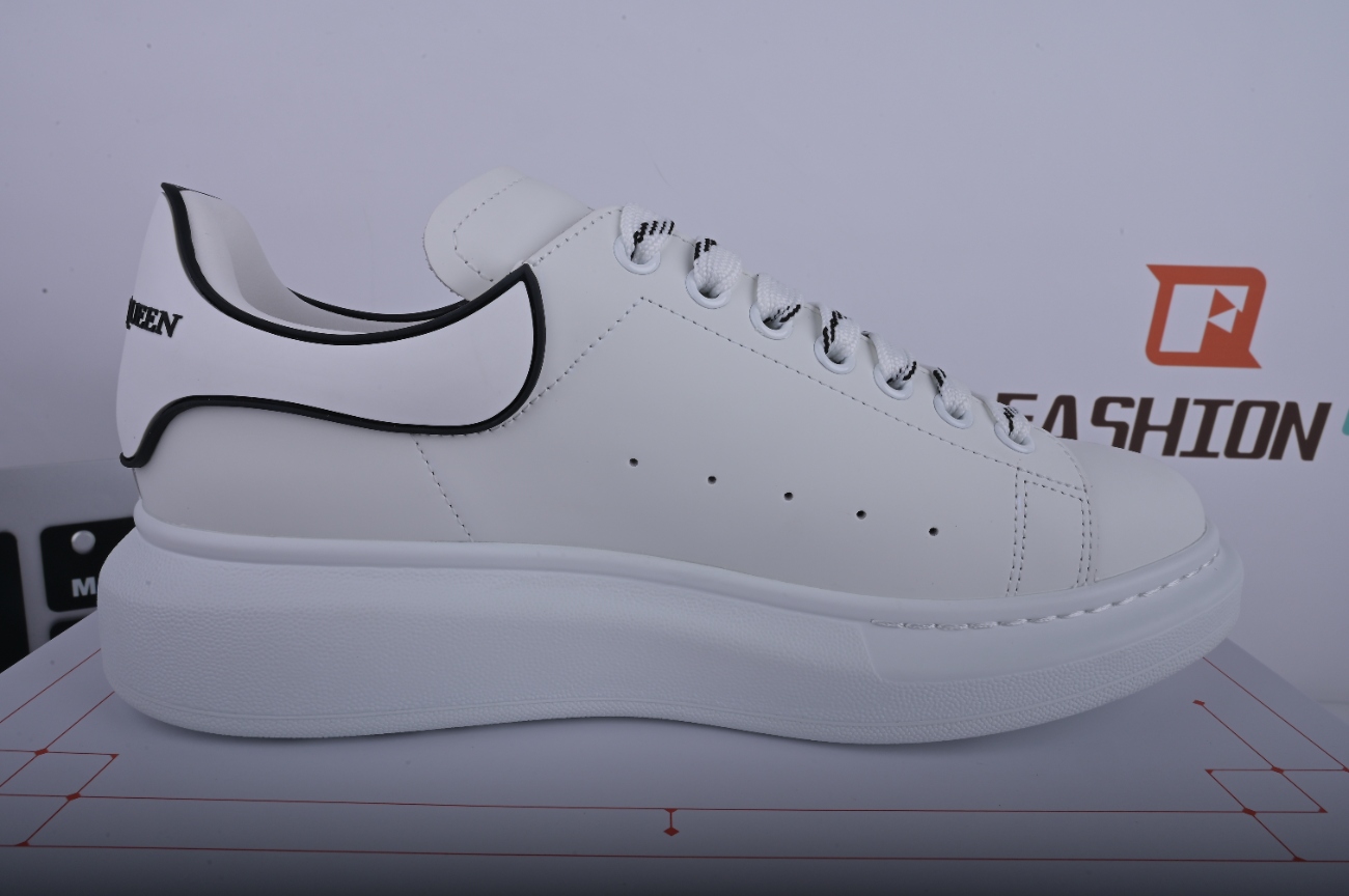 Alexander McQueen Leather Smooth Calfskin Low Top Fashion Sneakers Men's White 625156WHXMT9074