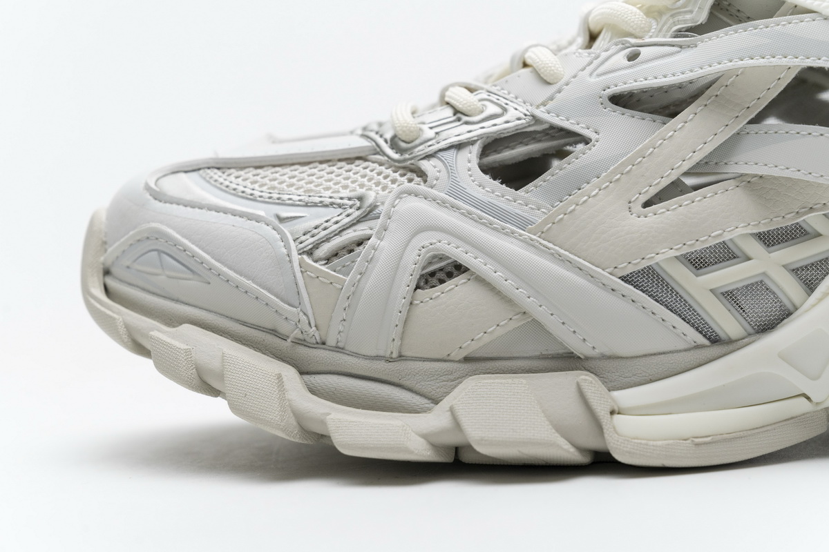 Ba***ci*ga Track 2 Sneaker White   570391 W2GN2 9000