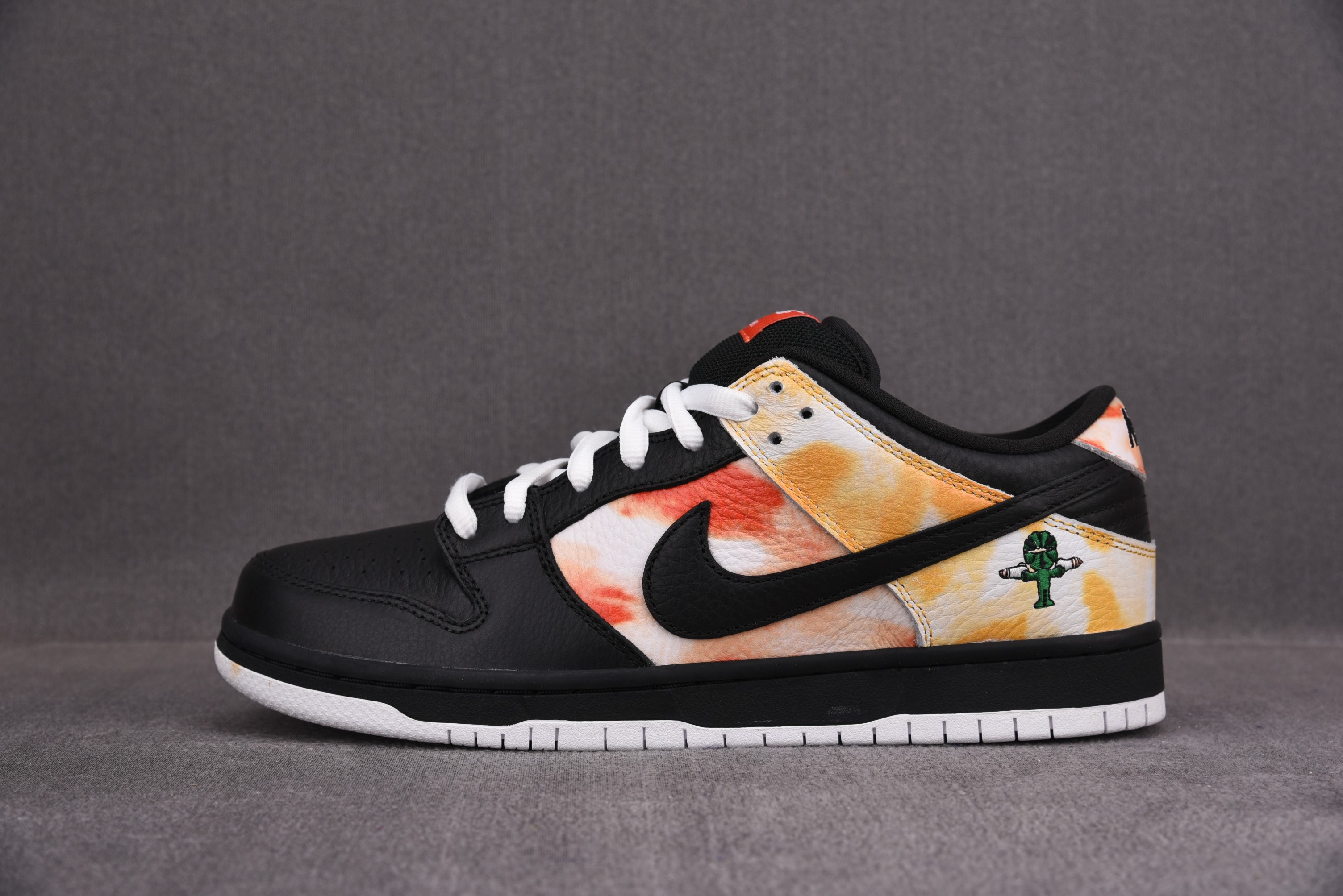 M Batch -SB Dunk Low Raygun   BQ6832-001
