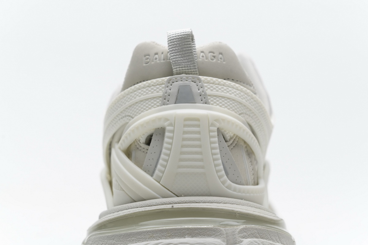 Ba***ci*ga Track 2 Sneaker White   570391 W2GN2 9000