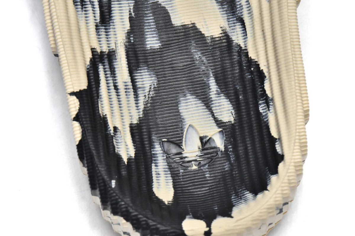 adidas originals Adilette 22 Slides Carbon   GX6947