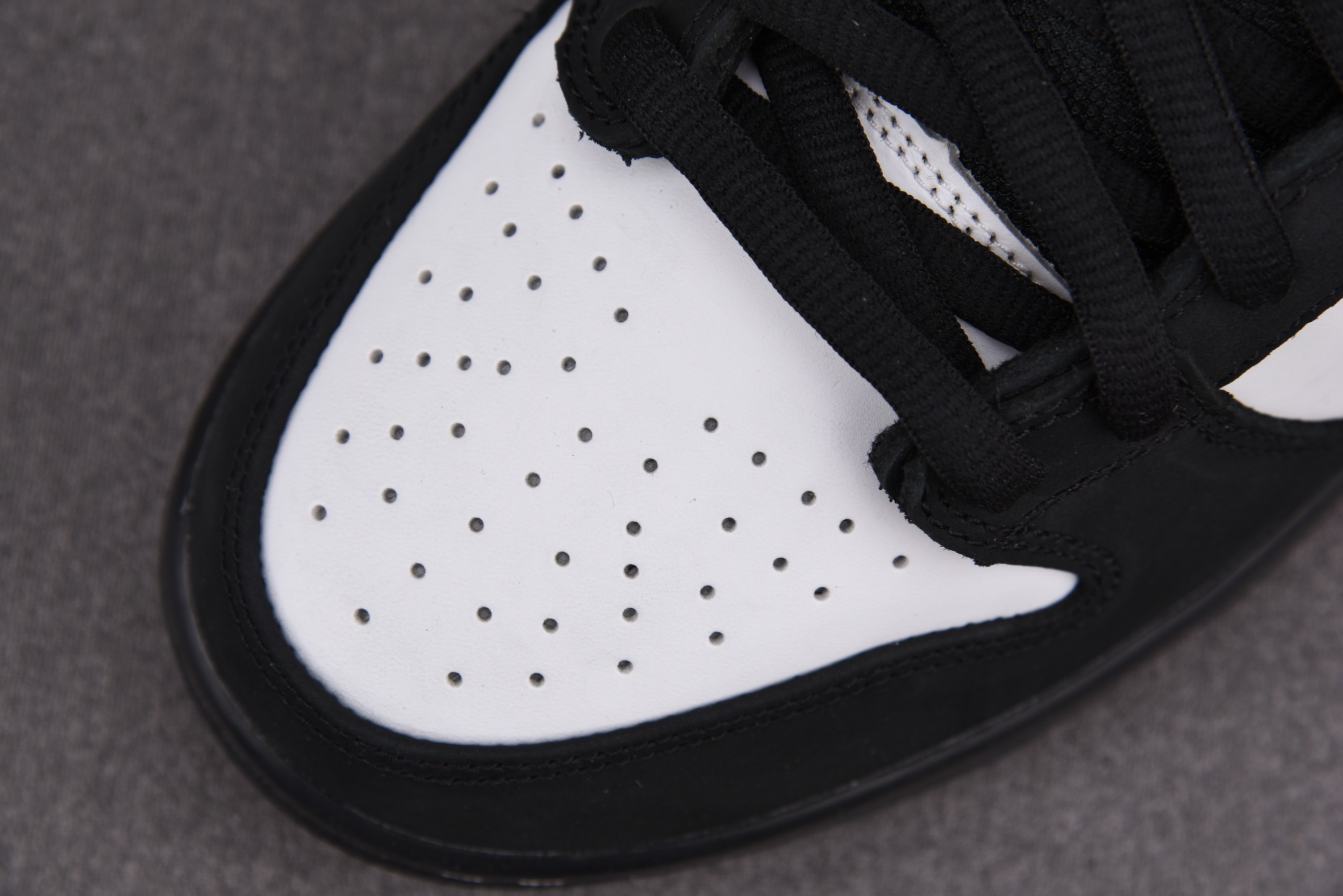 M Batch  Staple x Nike SB Dunk Low “Panda Pigeon”   BV1310-013
